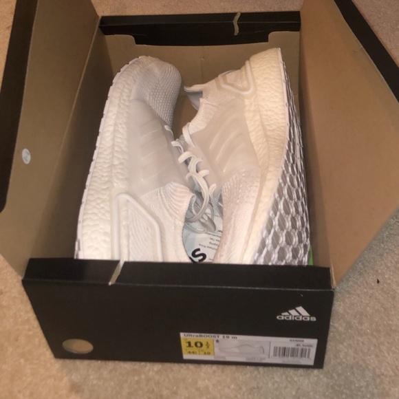 Size 10.5 Adidas ultra boost 19 - Picture 2 of 3